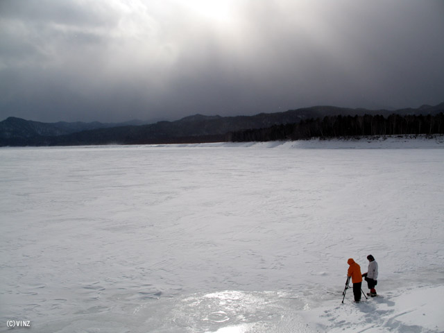 雪景色 北海道 結氷した糠平湖
